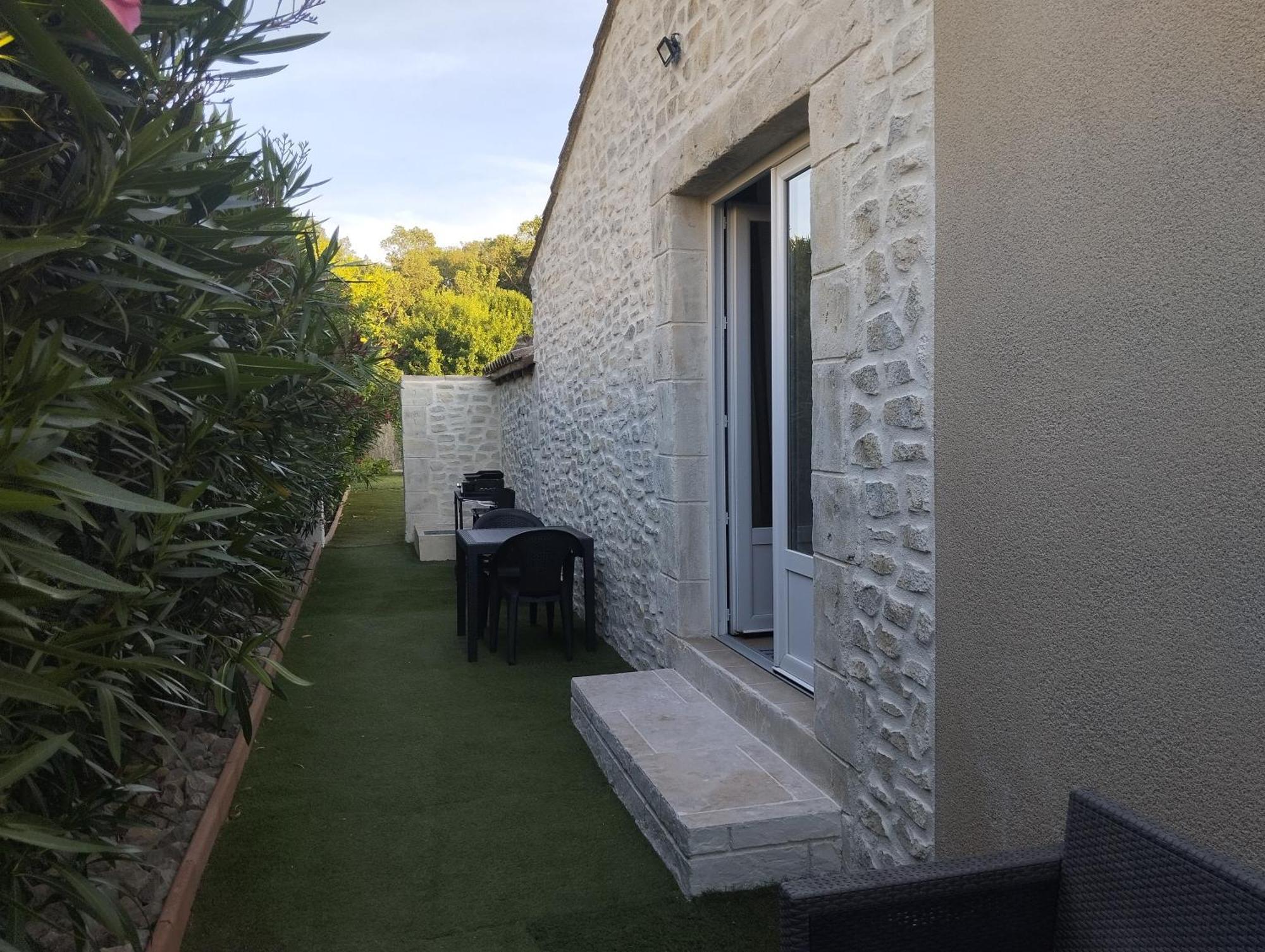 Bienvenue Au Pied Des Alpilles Apartment Saint-Etienne-du-Gres Exterior photo